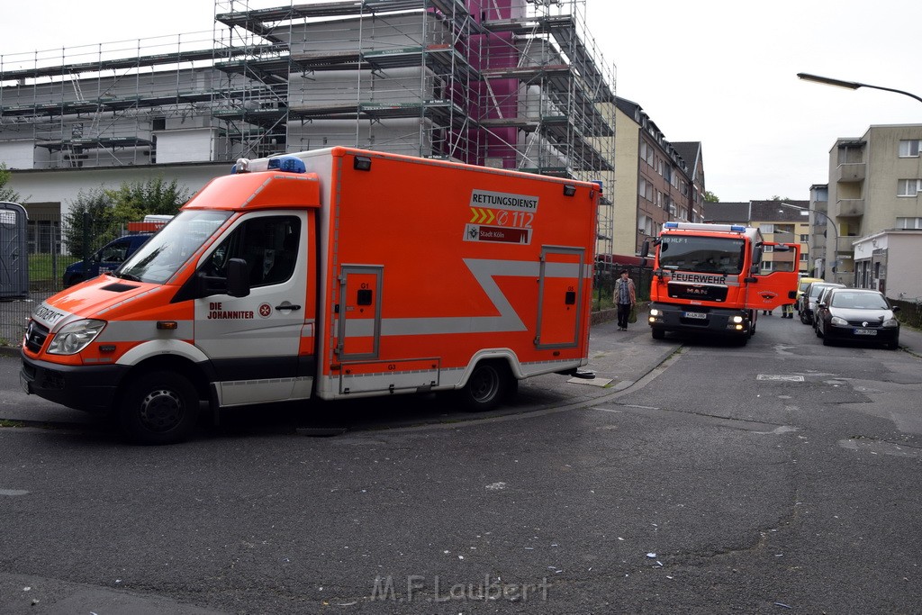 Feuer Koeln Vingst Noerdlingerstr P26.JPG - Miklos Laubert